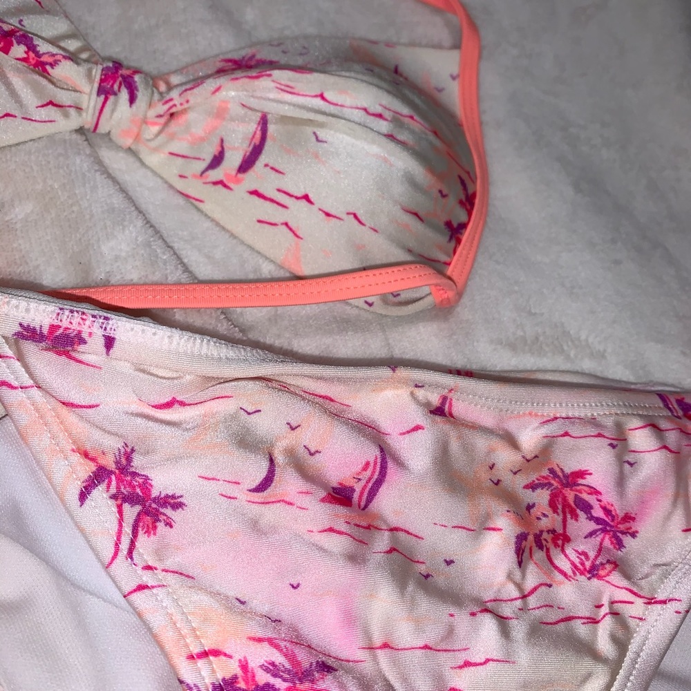 Beach patterned bikini - Picture 2 of 2
